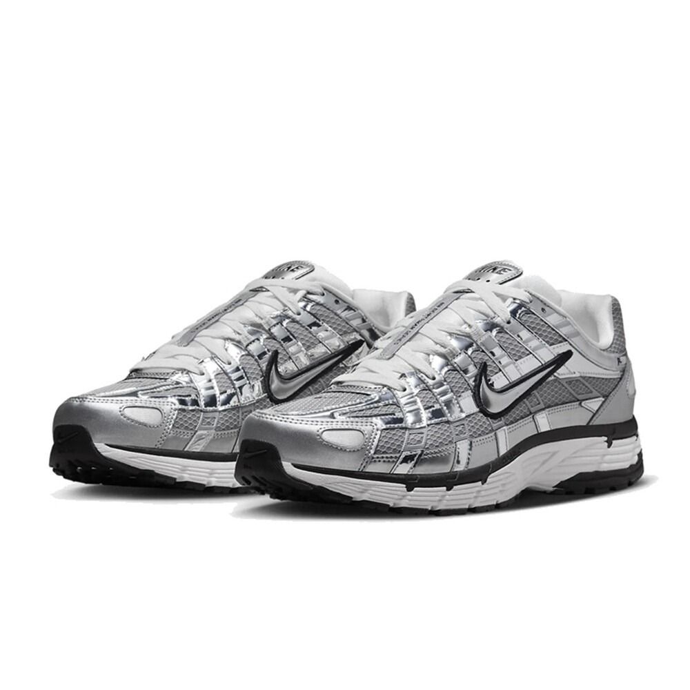 人気 ☆NIKE☆ P-6000 シルバーのスニーカー METALLIC SILVER (Nike