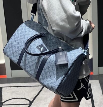 Nike Jordan ジョーダン モノグラム ダッフル バッグ 男女兼用 (Nike