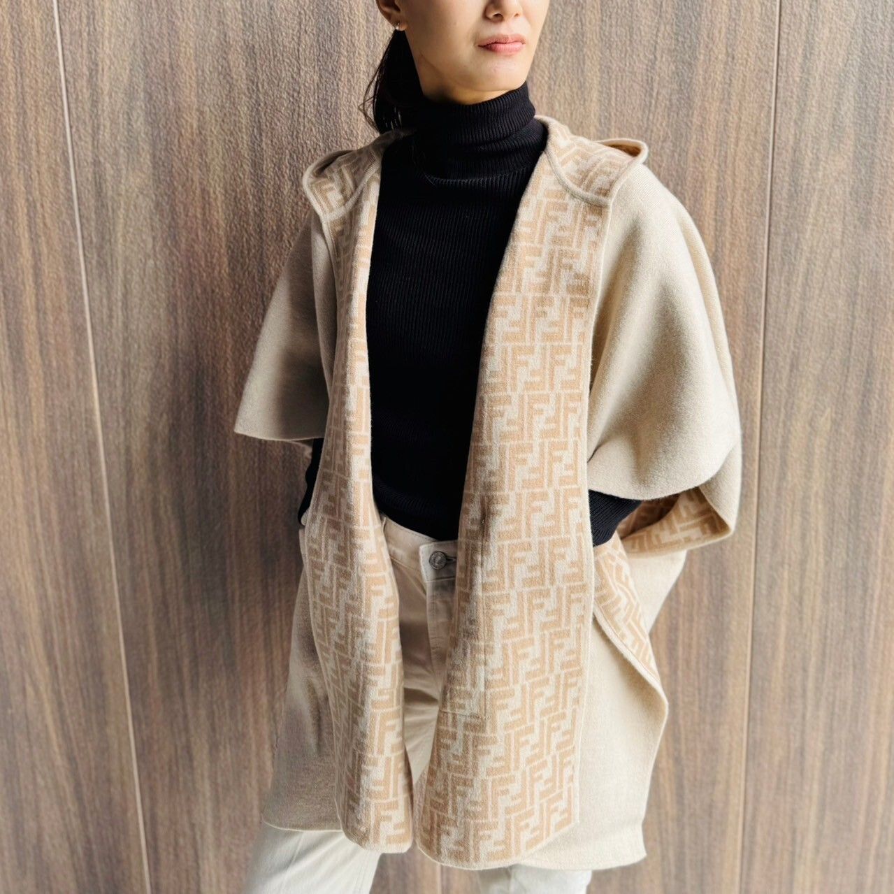 FENDI】カシミア ウール FFロゴ リバーシブルケープ関税送料込 (FENDI