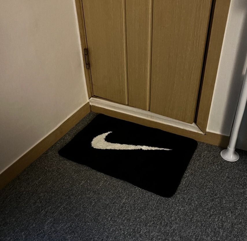 ☆関税込☆Nike☆Nike Swoosh Rug Black White☆ (Nike/ラグ