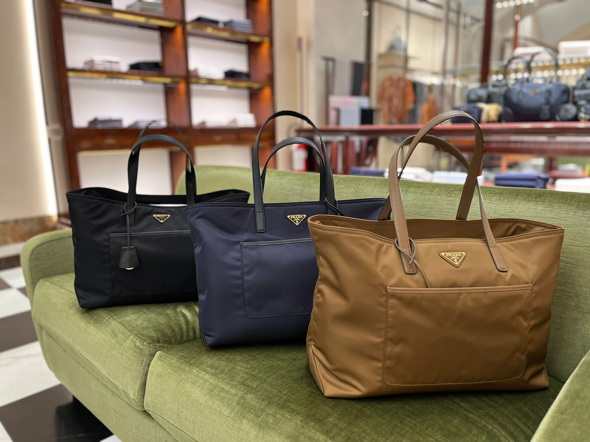 PRADA【入手困難】Re-Edition☆Re-Nylon トートバッグ☆Large (PRADA