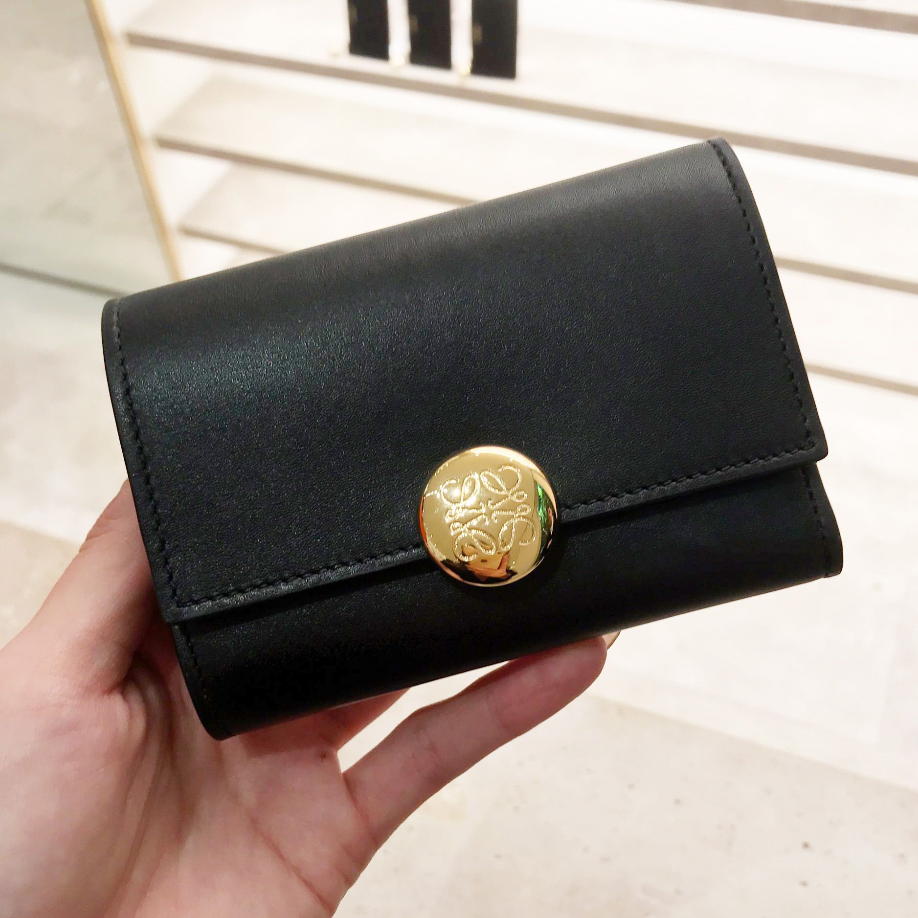 ☆LOEWE☆ぺブル バーティカル ウォレット スモール♡ (LOEWE