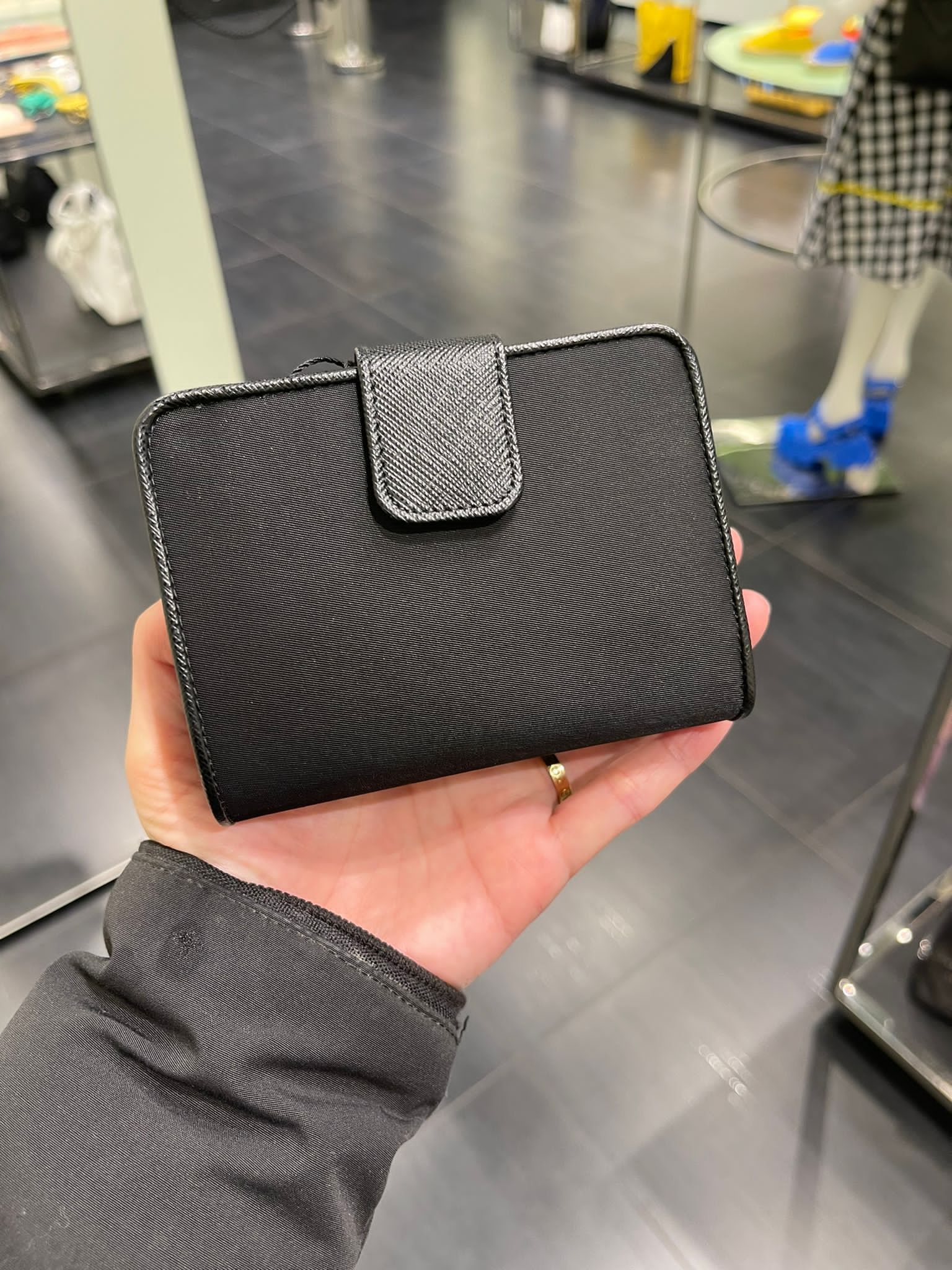 VIP特価♪☆PRADA☆ ナイロンxサフィアーノ ZIP 折り財布 1ML018