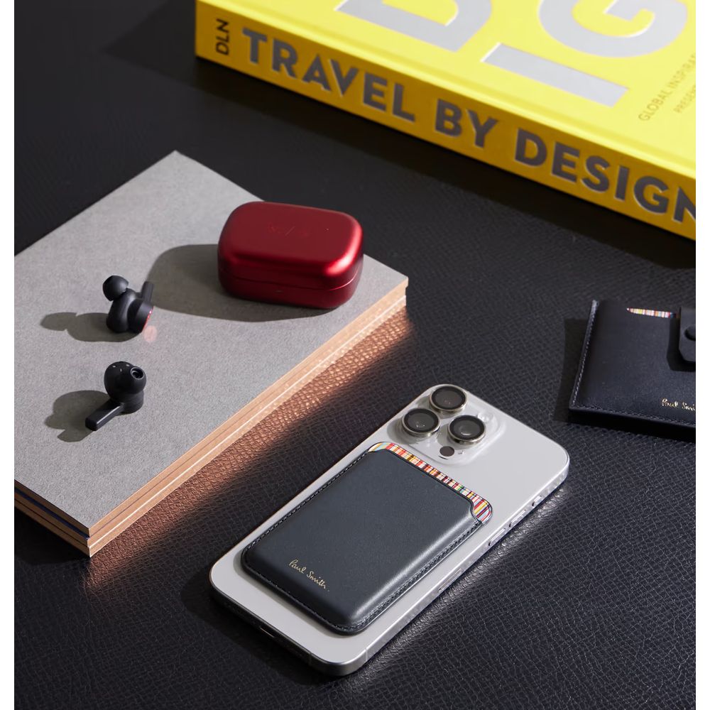 Paul smith iPhone 15 Pro MagSafe ブラックレザー カードケース (Paul