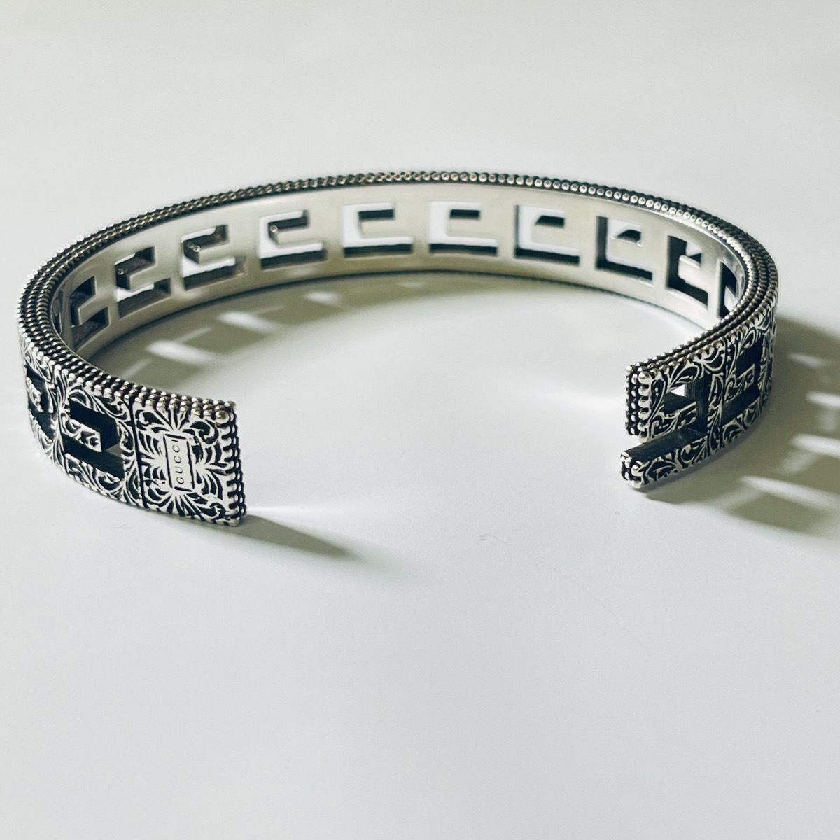 国内即発 GUCCI スクエアGアンティークシルバー バングル 551919