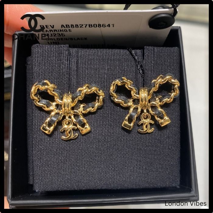 超ミニCCロゴが可愛い♪ CHANEL ピアス ゴールド レザーxリボン