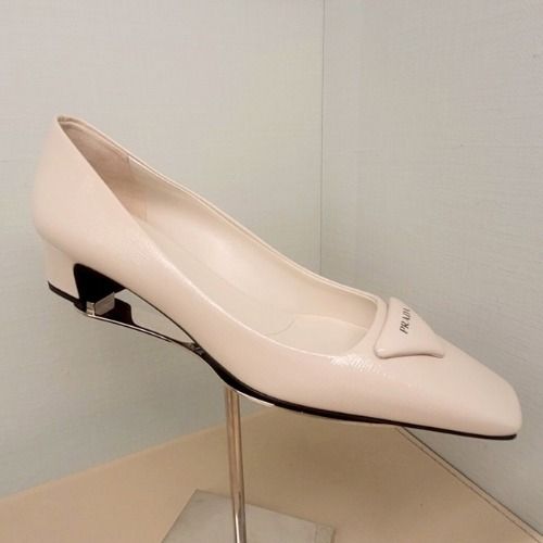 PRADA】国内発送 パテント サフィアーノレザー パンプス (PRADA