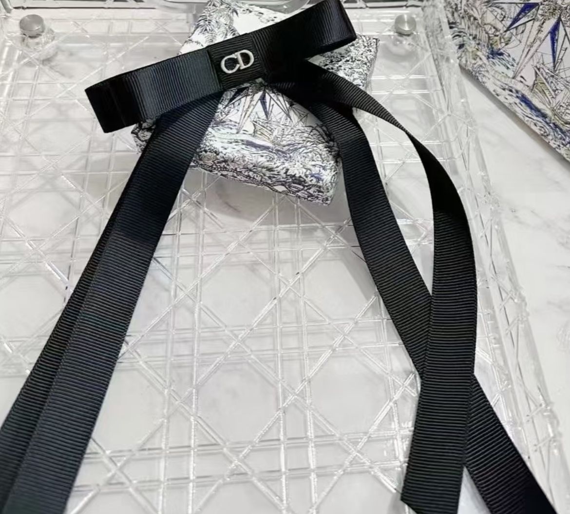 上品【Dior】Dior Twist リボンバレッタ (Dior/ヘアアクセサリー