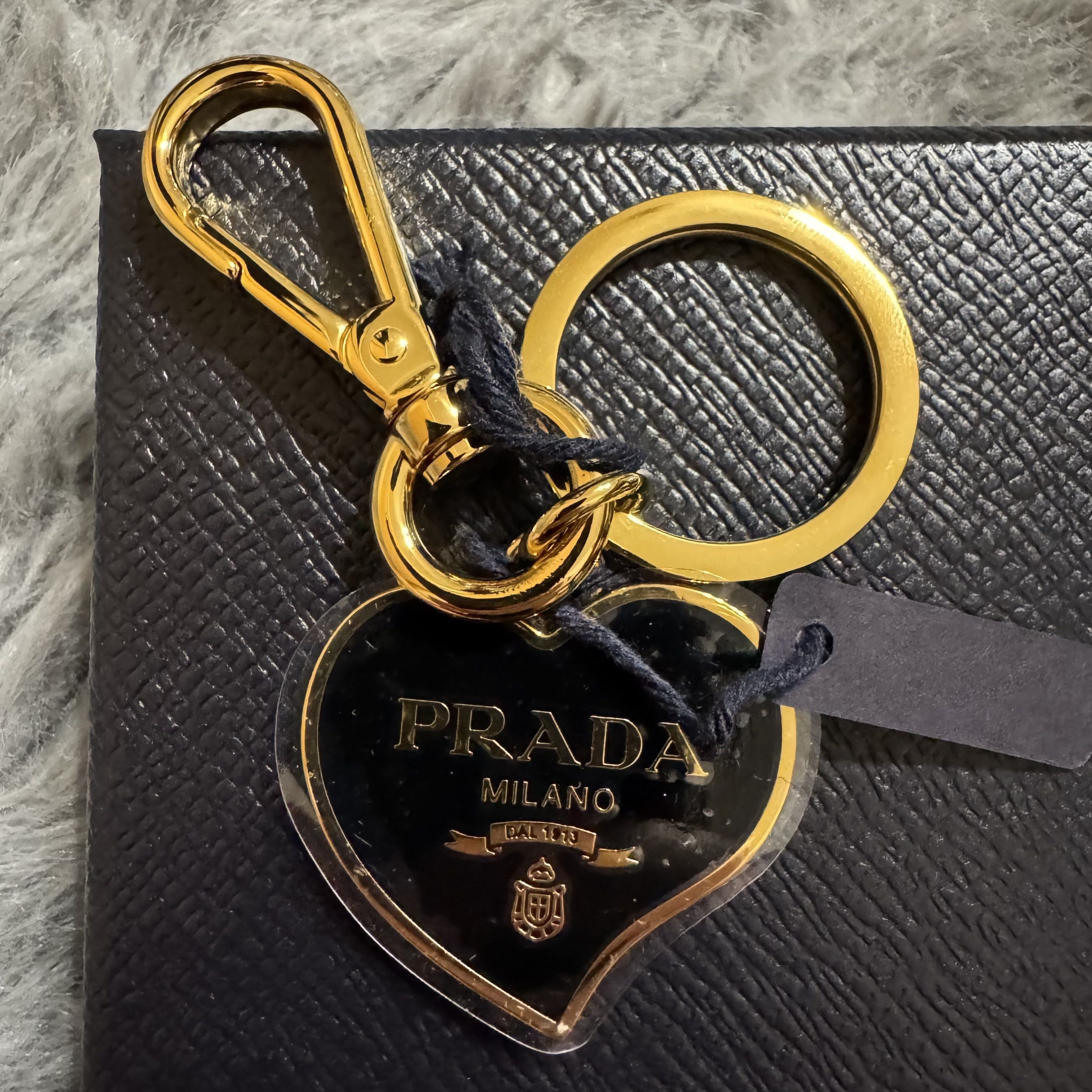 PRADA プラダ ハート キーホルダー&チャーム ゴールド/黒 (PRADA