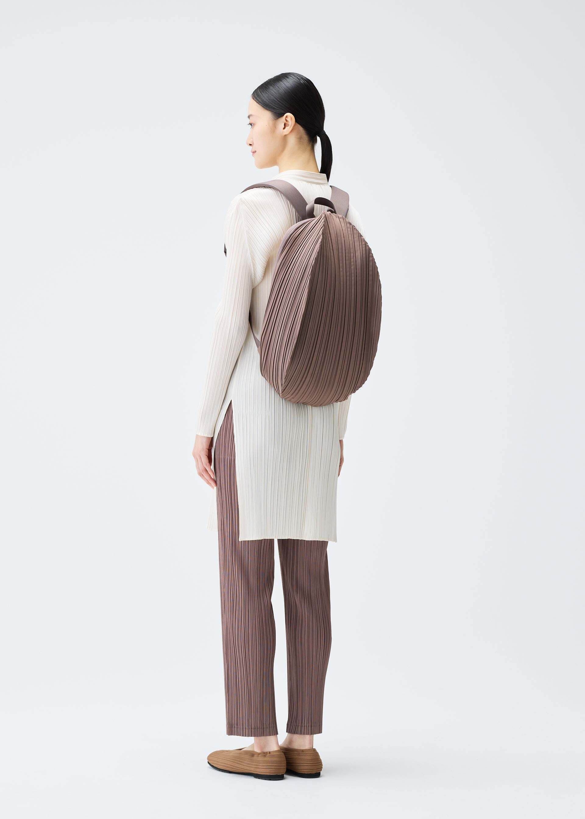 国内買付 PLEATS PLEASE ISSEY MIYAKE OVAL PLEATS BACKPACK (ISSEY