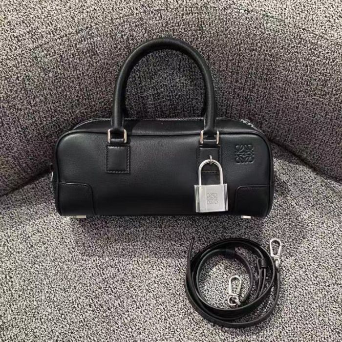 ☆Loewe☆アマソナ23 クロップド バッグ（シャイニーカーフ） (LOEWE