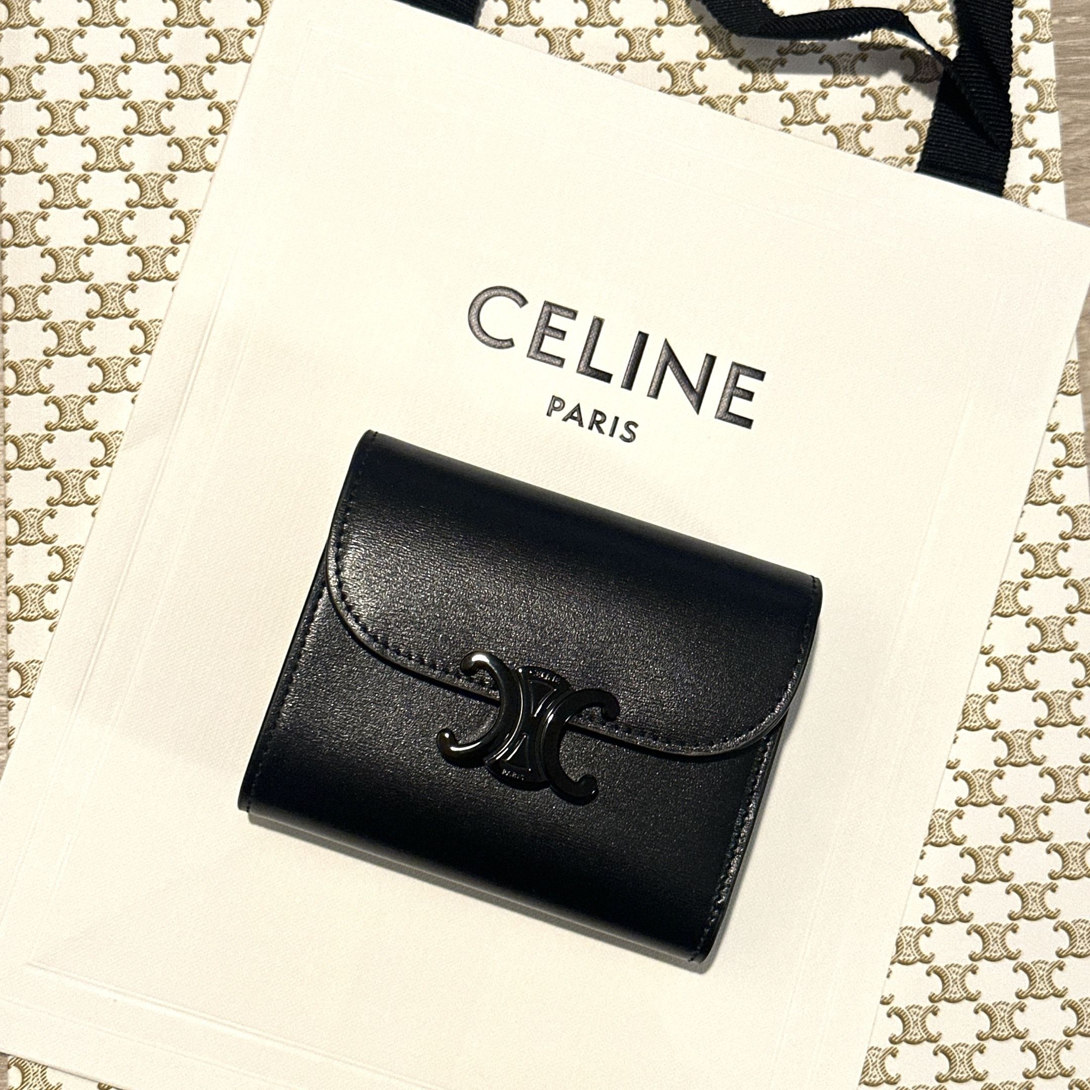 CELINE》トリオンフコンパクトウォレット ブラック×ブラック (CELINE