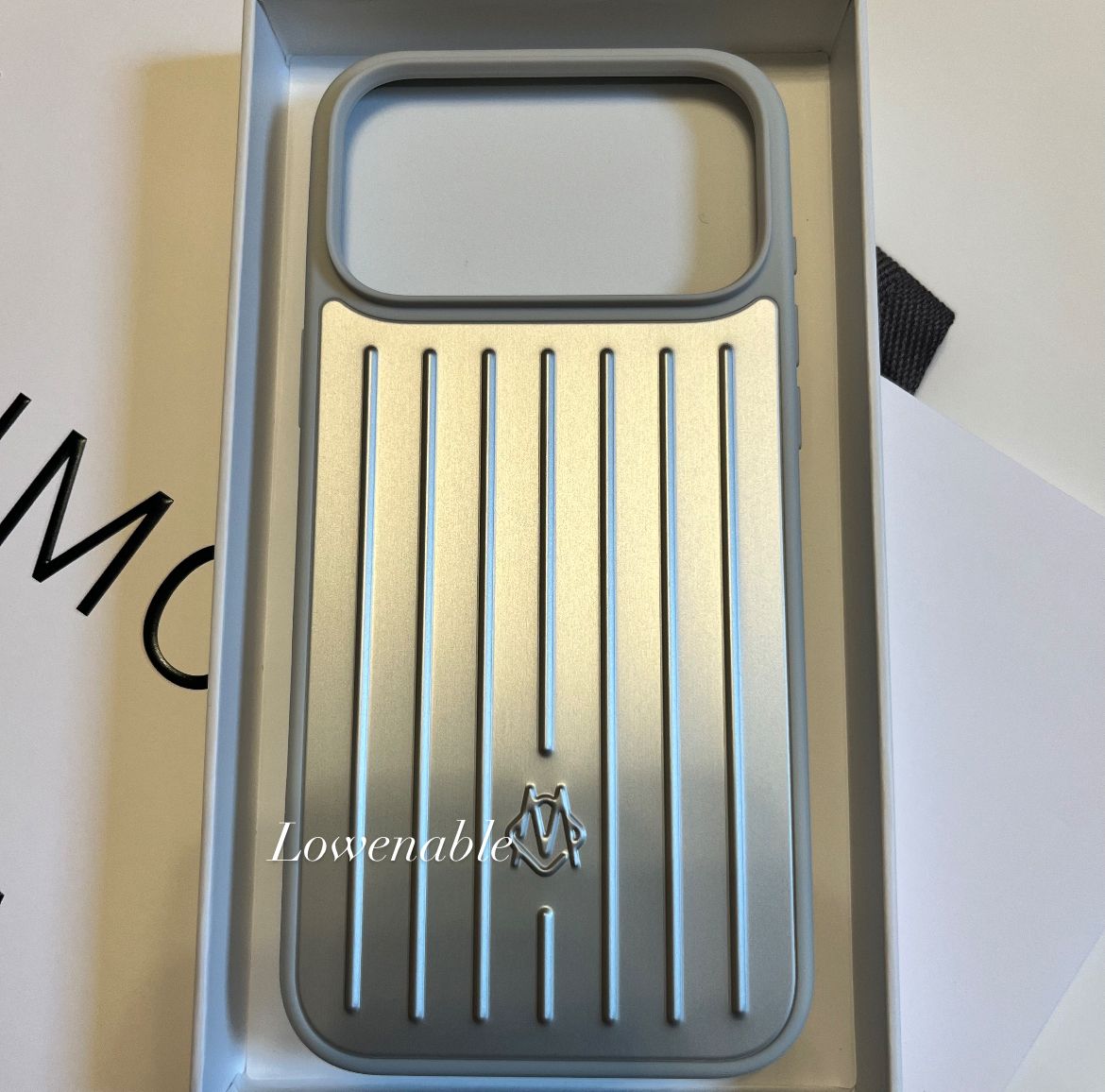 完売必須】RIMOWA リモワ iPhone 17pro ケース アルミニウム (RIMOWA