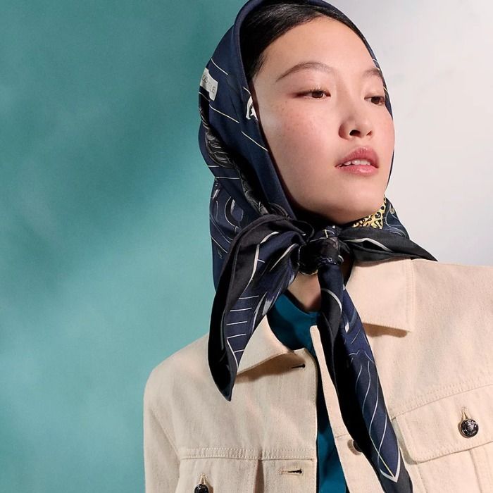 スタイルに差をつける【HERMES】カレ 90 《すべては鞍の中に》 (HERMES