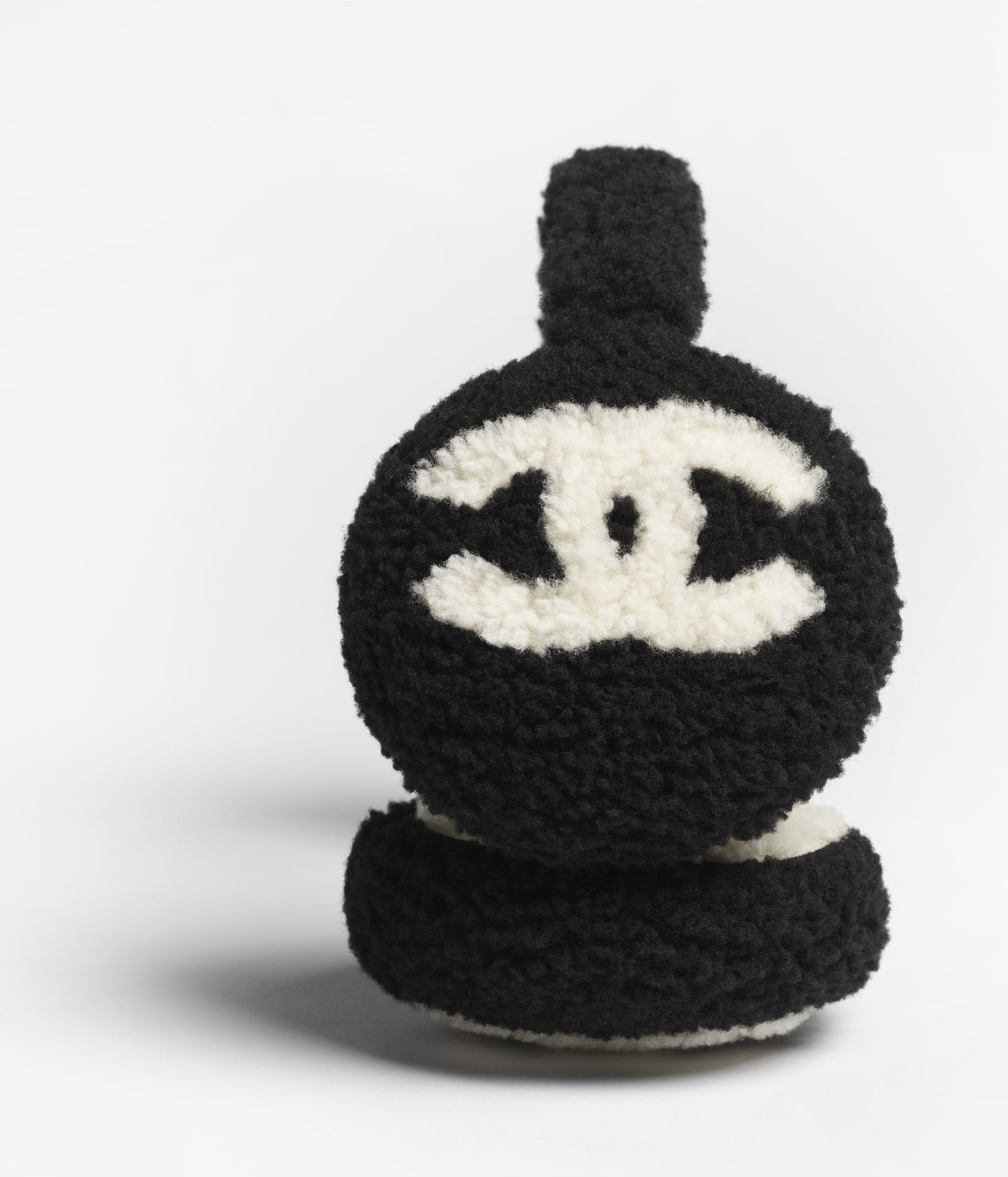 もこもこ】CHANEL◇ 秋冬プレ シアリングラムスキンイヤーマフ (CHANEL