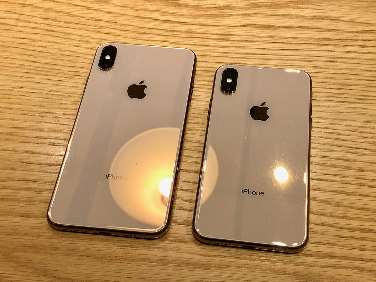思ったより大きくないiPhone XS Max、新色ゴールドは上品 | 日経クロス