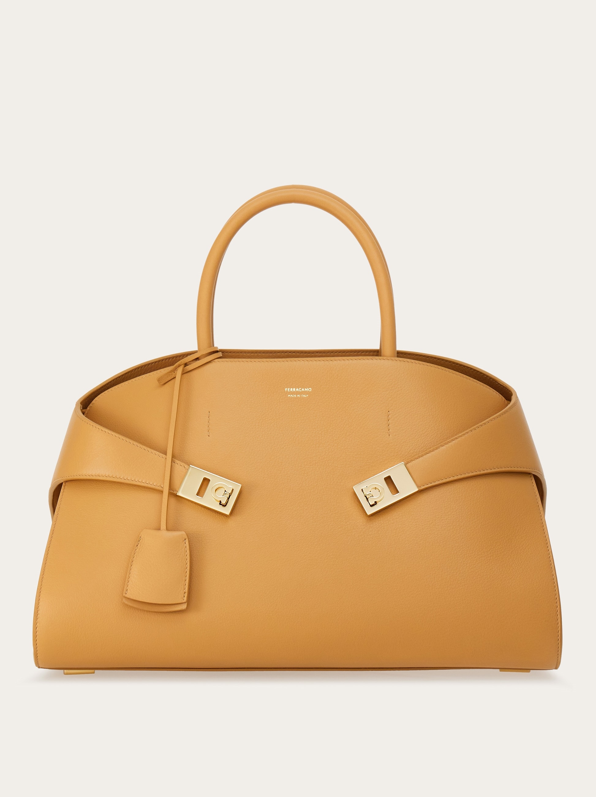 Hug handbag (L) - Women | Ferragamo