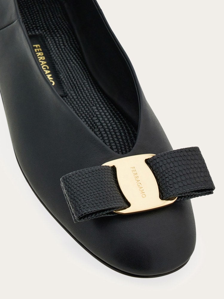 Vara bow ballet flat - Women | Ferragamo