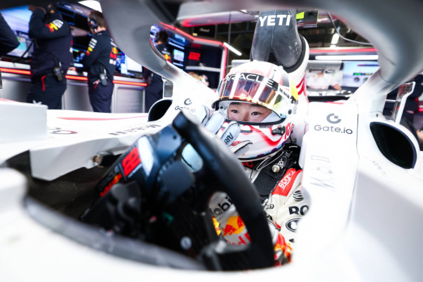 日本GP特別カラーのフェルスタッペン＆角田裕毅が鈴鹿サーキットを疾走