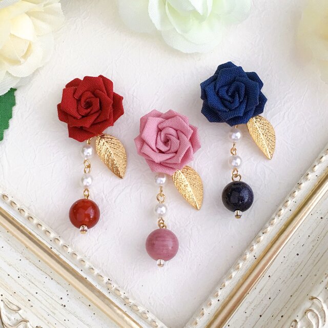 クラシックローズと天然石のピアス （ つまみ細工＊受注制作