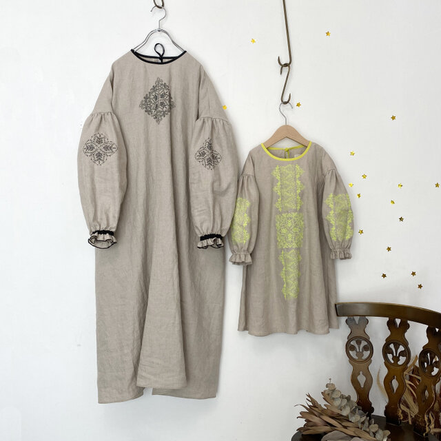 親子セット ] ソロチカ刺繍のリネンギャザーワンピース -beige