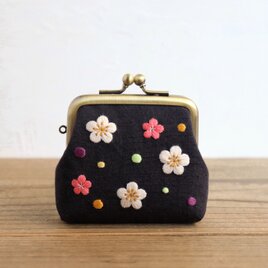 受注制作】手刺繍のがま口ポーチ『鳥と草花』角型 | iichi 日々の