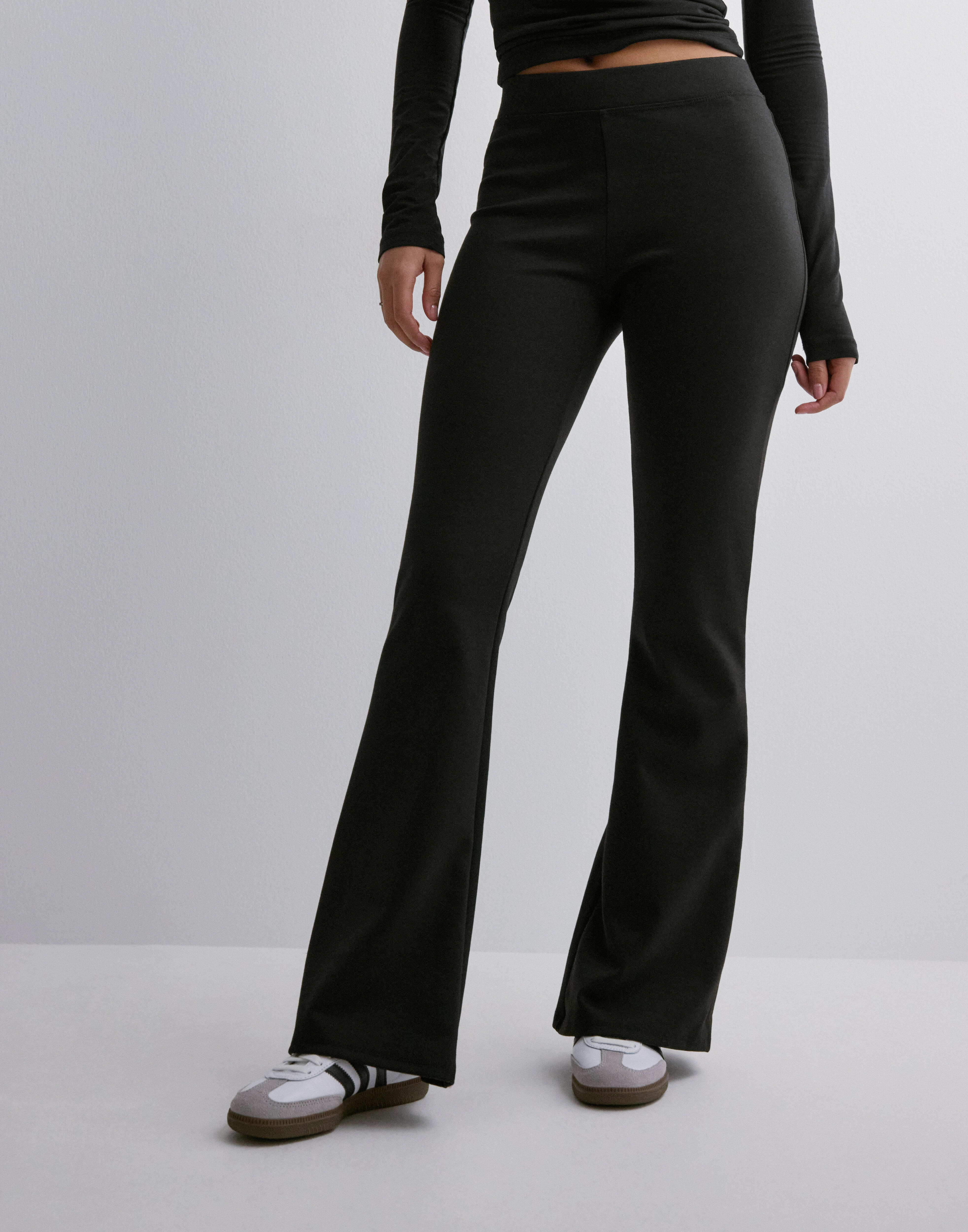 Buy Only ONLFEVER STRETCH FLAIRED PANTS JRS - Black | Nelly.com