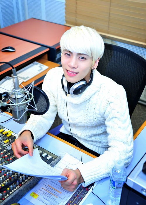 SHINee ジョンヒョン、ラジオ「青い夜」パーソナリティとしての活動を