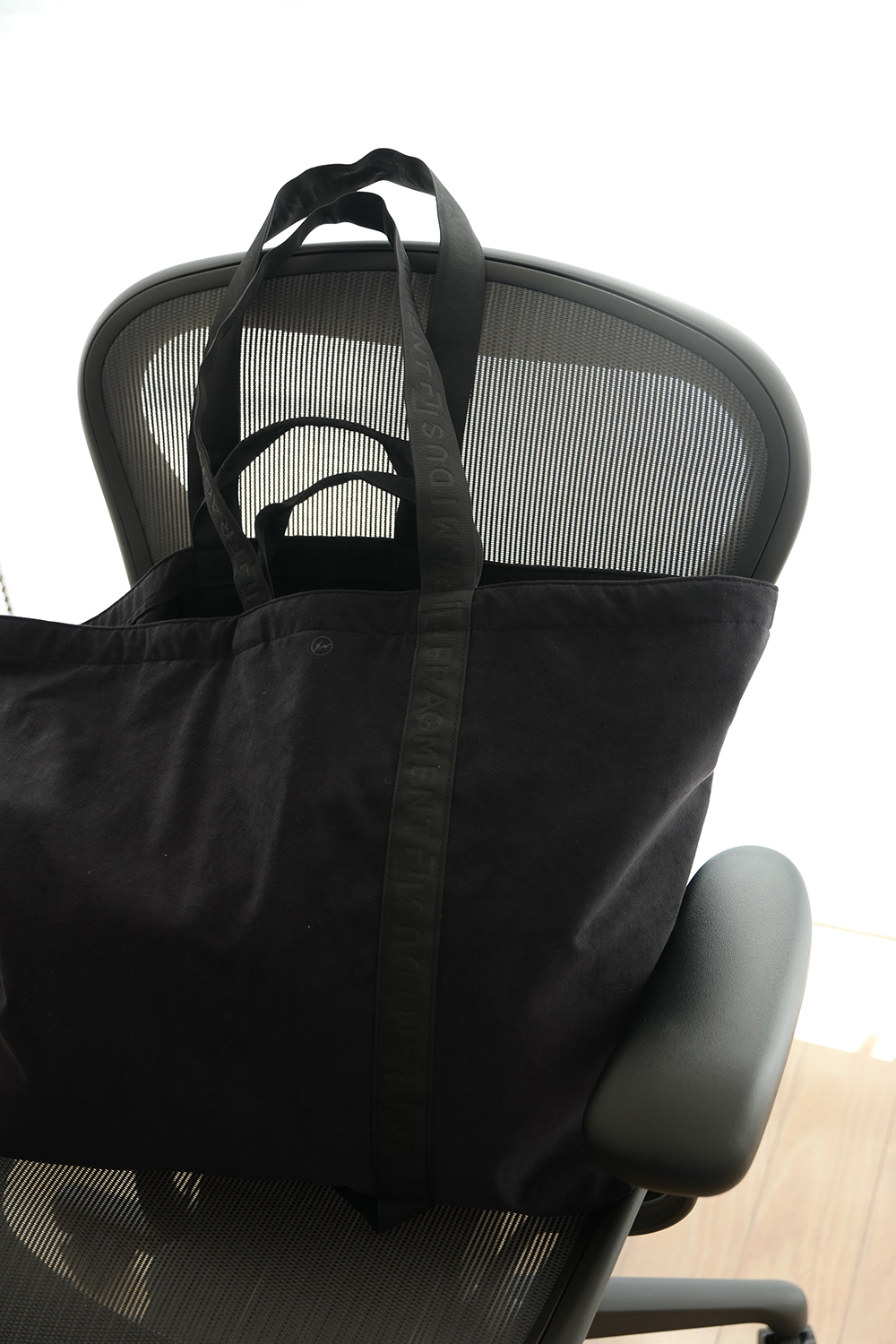 fragment design × RAMIDUSの『Ultrasuede® LX BLACK Collection』