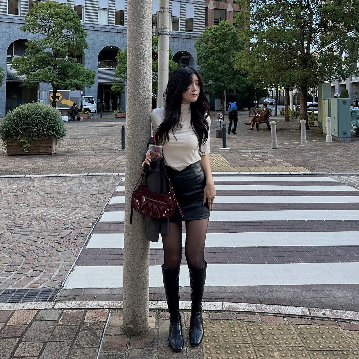 Hラインハイウエストエコレザースカート | ファッション通販サイト NUGU