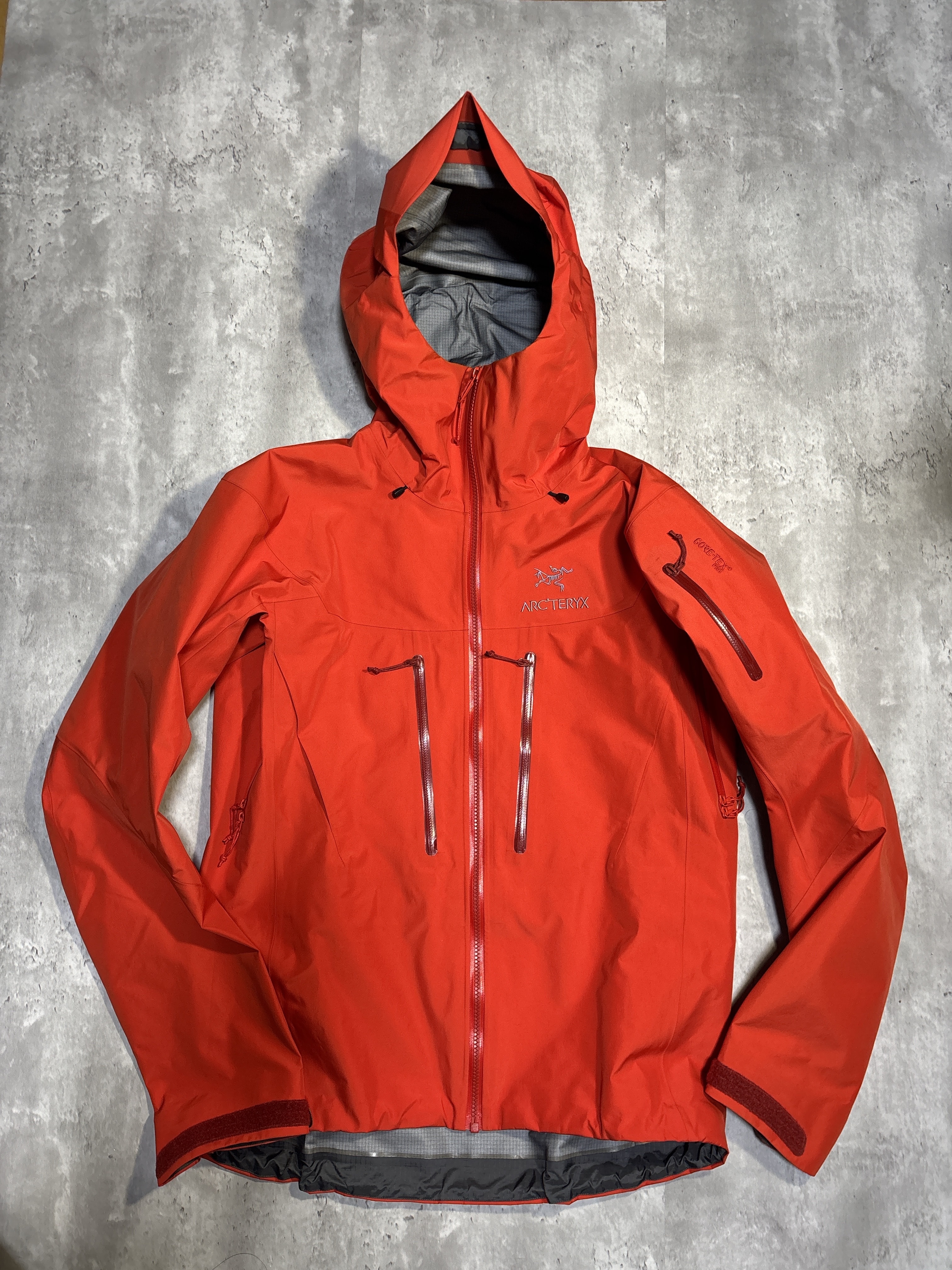 B (目立った傷や汚れなし)】ARC'TERYX アークテリクスalpha sv カナダ