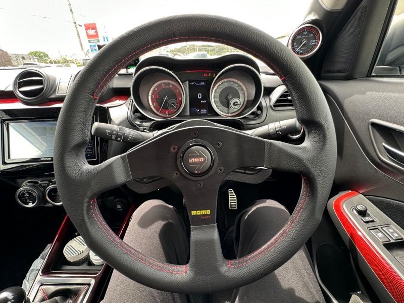 momo Tuner ブラック (350mm) のパーツレビュー | スイフトスポーツ(峠