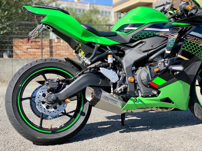 ヨシムラ HEPTA FORCE TSS レーシングサイクロン サイレンサータイプ