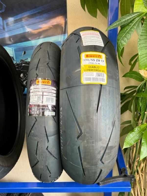 PIRELLI DIABLO SUPERCORSA V4 SP 120/70-17・190/55-17 のパーツ