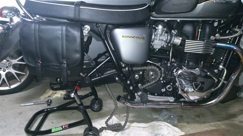 スプロケット交換で妙に強いエンブレを撲滅しよう！（トライアンフ