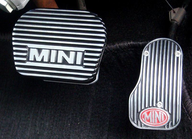 ミニのアクセルペダルとブレーキペダル変更（ローバー ミニ・MK X）by