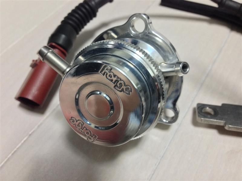 Forge 強化ディバーターバルブ取付け（フォルクスワーゲン ゴルフ R