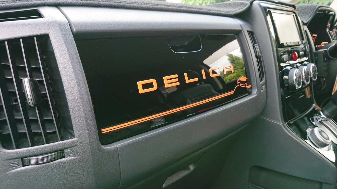 アッパーグローブボックス交換（三菱 デリカD:5・CV1W/CV2W/CV4W/CV5W