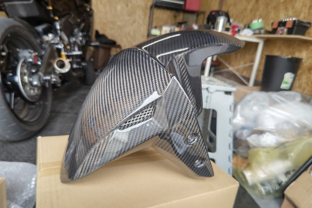 スピードラ カーボンフロントフェンダー取付（カワサキ Ninja ZX-25R