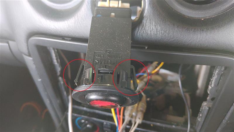 NBロードスター ハザードスイッチ 交換（マツダ ロードスター・NB）by