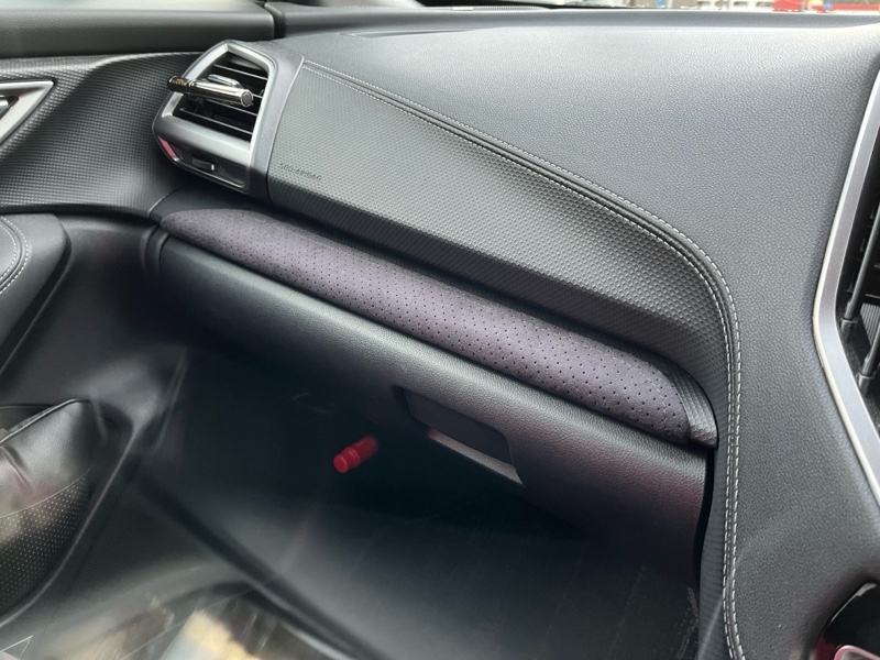 オーナメントパネル交換（STI Sport純正品の流用）（スバル