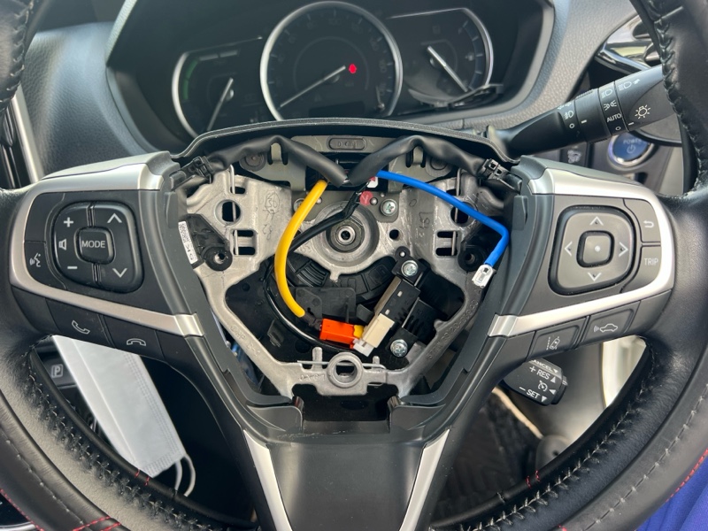 60ハリアーステアリングスイッチ流用交換！（トヨタ ヴォクシー