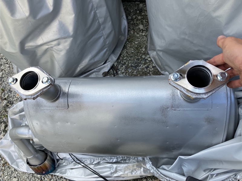 純正加工マフラー(リアピース)に交換（日産 スカイライン ハイブリッド