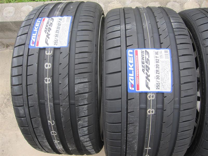 FALKEN AZENIS FK453 255/30ZR20 のパーツレビュー | クラウン