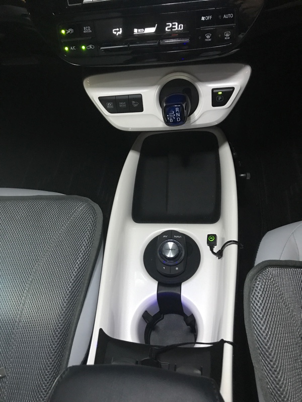 トヨタ純正 50プリウス コンソールボックスホワイト のパーツレビュー