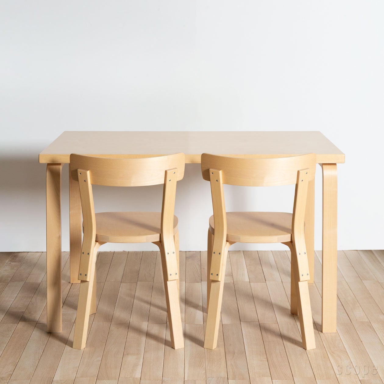 81B テーブル｜Artek (アルテック) ｜SCOPE（スコープ）