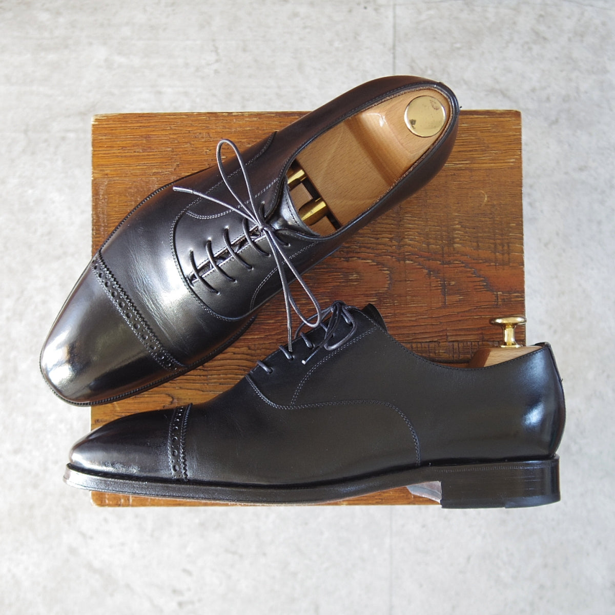 ヤンコ パンチドキャップトゥ 黒 7 中古 o447 | 高級中古革靴の買取