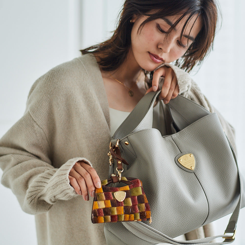 ATAOのアイコンバッグが小物が入るバッグチャームに！elvyチャーム