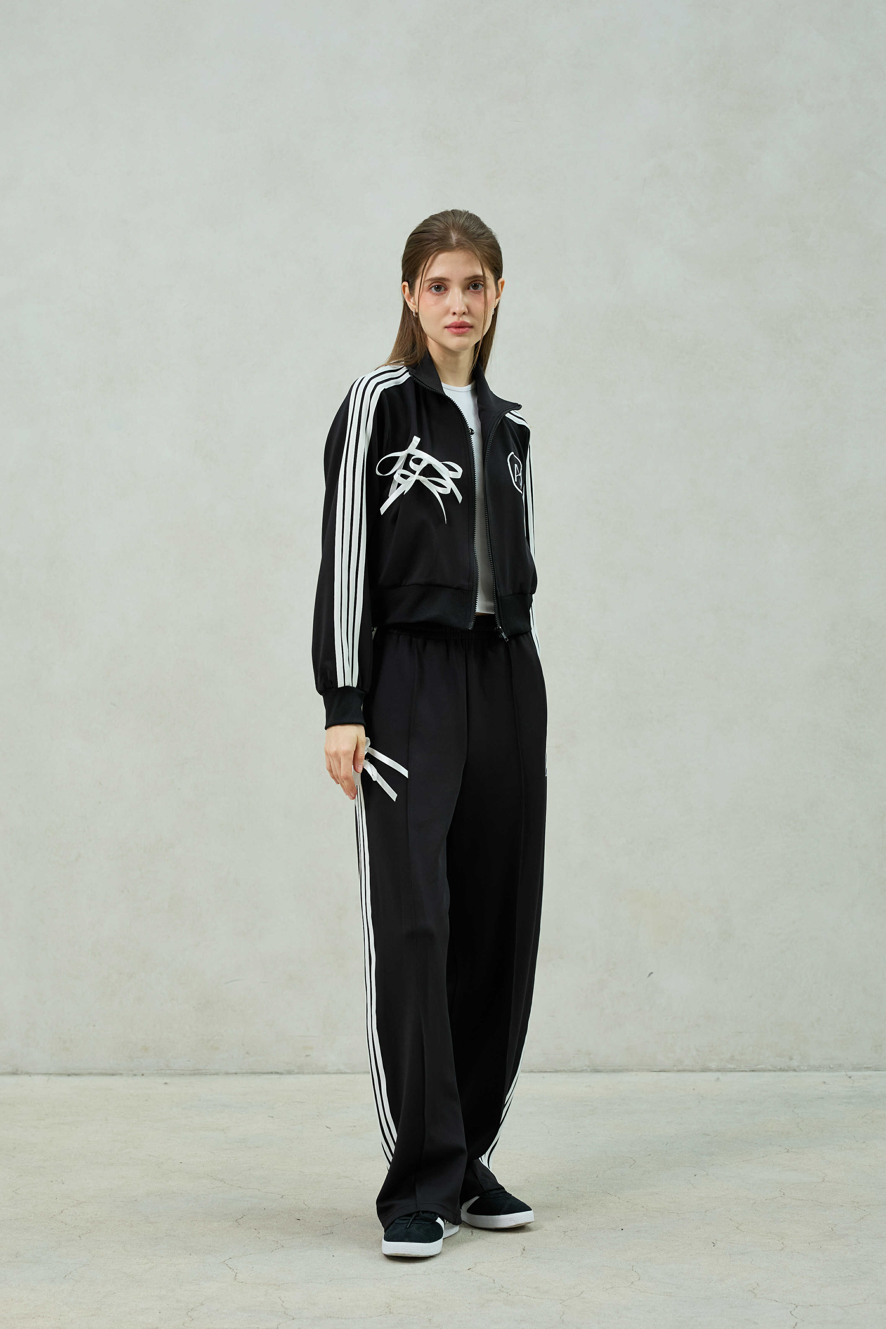 リボンジャージトラックパンツ/ブラック - ARI | 60% - アジア