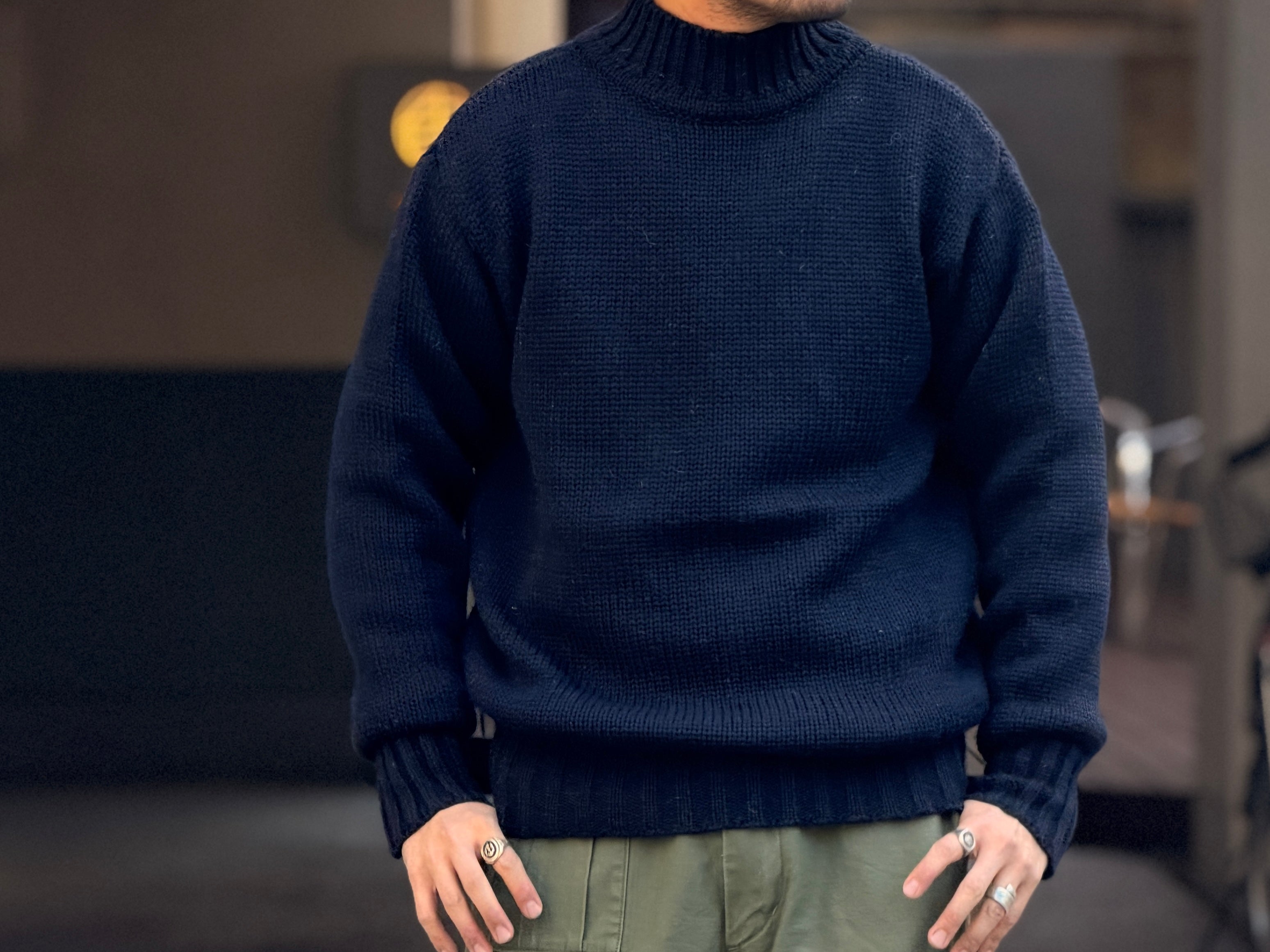 ニットと言えばMade In スコットランド》HIGH NECK SWEATER